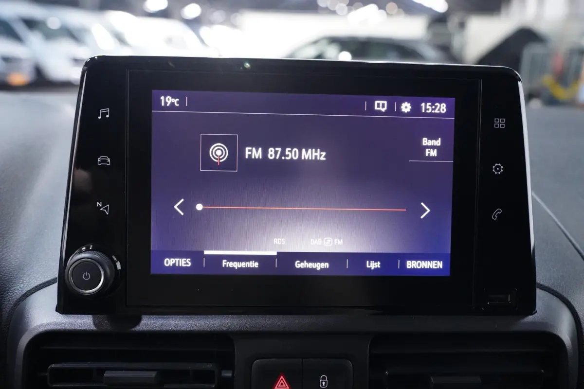 1.5D 102 pk L1H1 Edition Navi, Airco Cruise Control, NAP, Laadruimte Pakket, PDC achter, 2-Zits