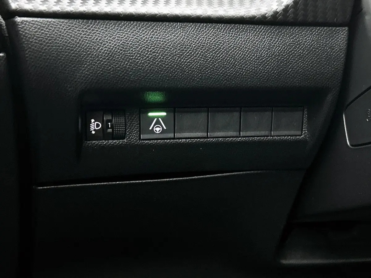 EV Allure Avantage 54 kWh 156pk Automaat | Navigatie | Camera Voor + Achter | Adaptieve Cruise Control | Climate Control | 17"LMV | LED | Dodehoekdetectie | Apple Carplay/Android Auto |
