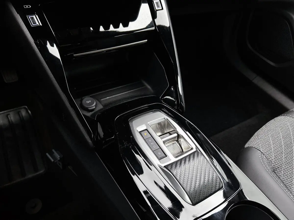 EV Allure Avantage 54 kWh 156pk Automaat | Navigatie | Camera Voor + Achter | Adaptieve Cruise Control | Climate Control | 17"LMV | LED | Dodehoekdetectie | Apple Carplay/Android Auto |