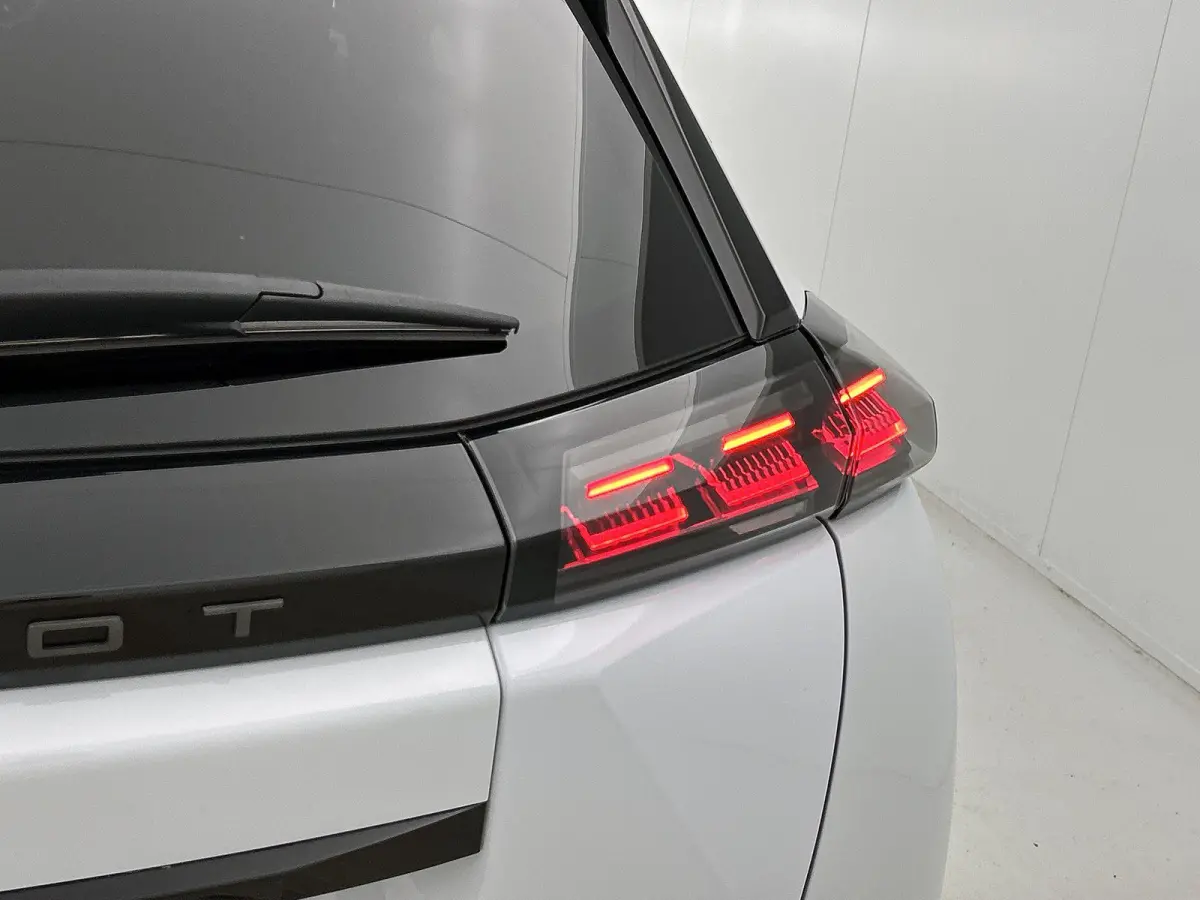 EV Allure Avantage 54 kWh 156pk Automaat | Navigatie | Camera Voor + Achter | Adaptieve Cruise Control | Climate Control | 17"LMV | LED | Dodehoekdetectie | Apple Carplay/Android Auto |
