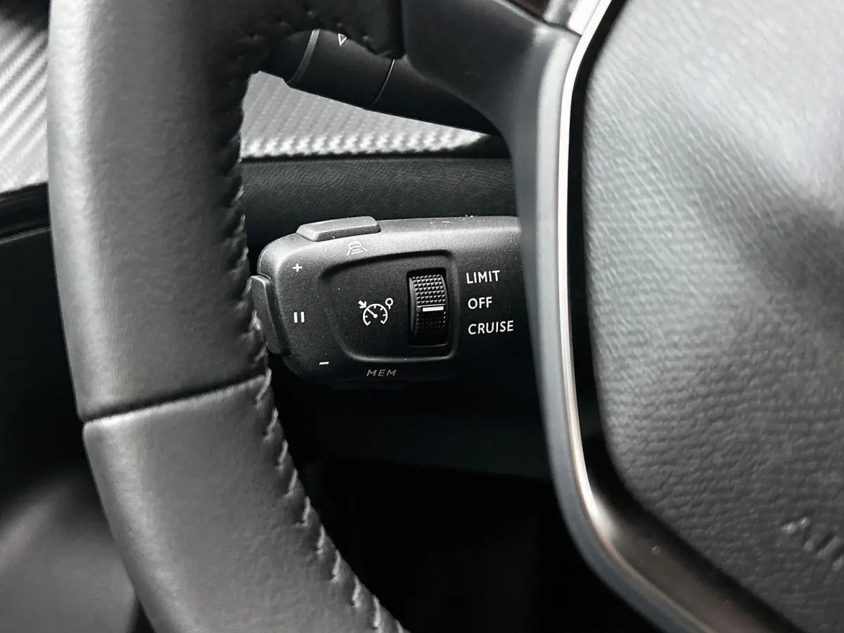 EV Allure Avantage 54 kWh 156pk Automaat | Navigatie | Camera Voor + Achter | Adaptieve Cruise Control | Climate Control | 17"LMV | LED | Dodehoekdetectie | Apple Carplay/Android Auto |