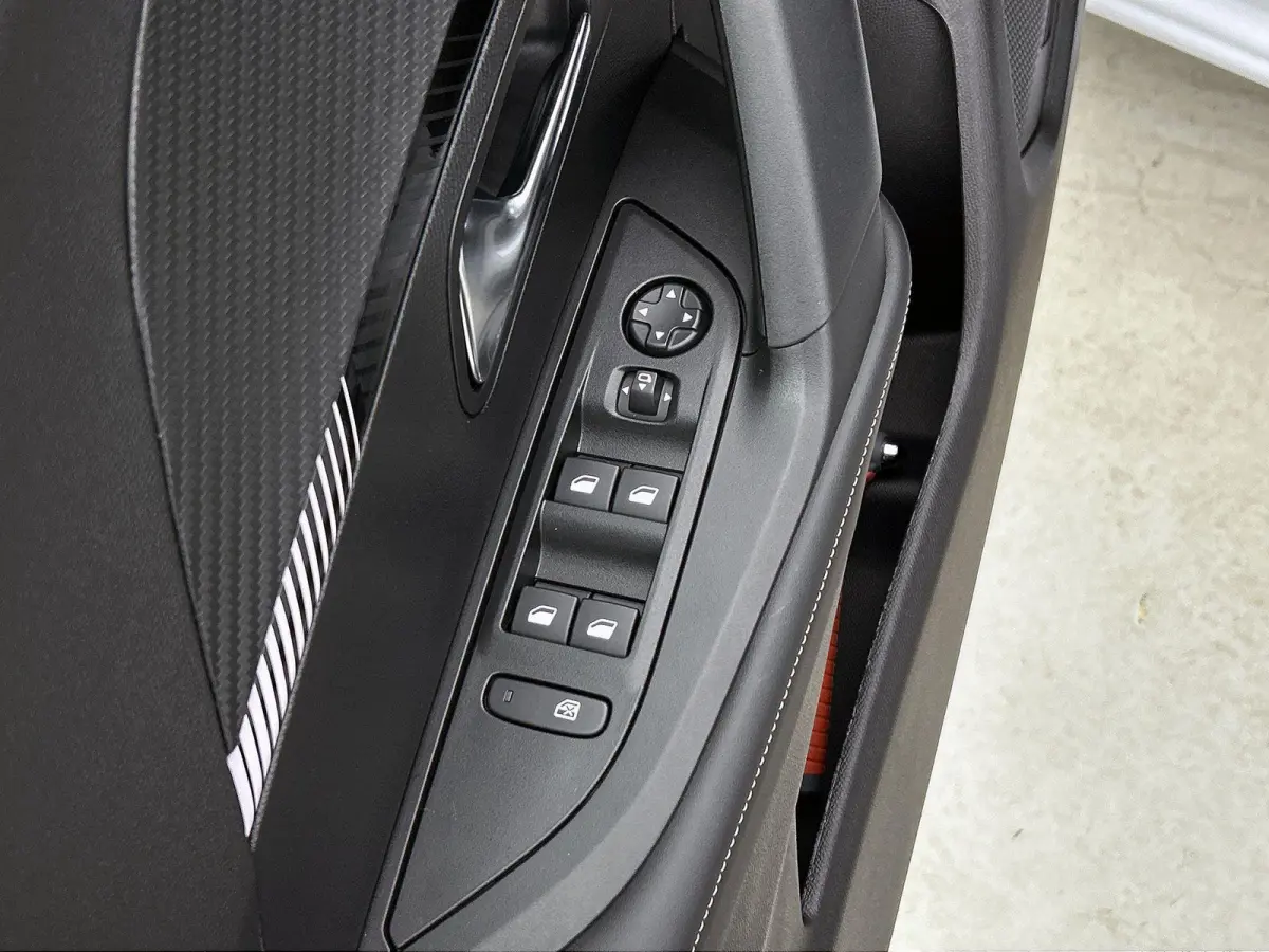 EV Allure Avantage 54 kWh 156pk Automaat | Navigatie | Camera Voor + Achter | Adaptieve Cruise Control | Climate Control | 17"LMV | LED | Dodehoekdetectie | Apple Carplay/Android Auto |