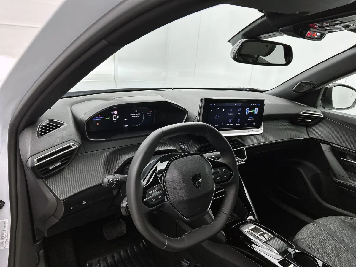 EV Allure Avantage 54 kWh 156pk Automaat | Navigatie | Camera Voor + Achter | Adaptieve Cruise Control | Climate Control | 17"LMV | LED | Dodehoekdetectie | Apple Carplay/Android Auto |