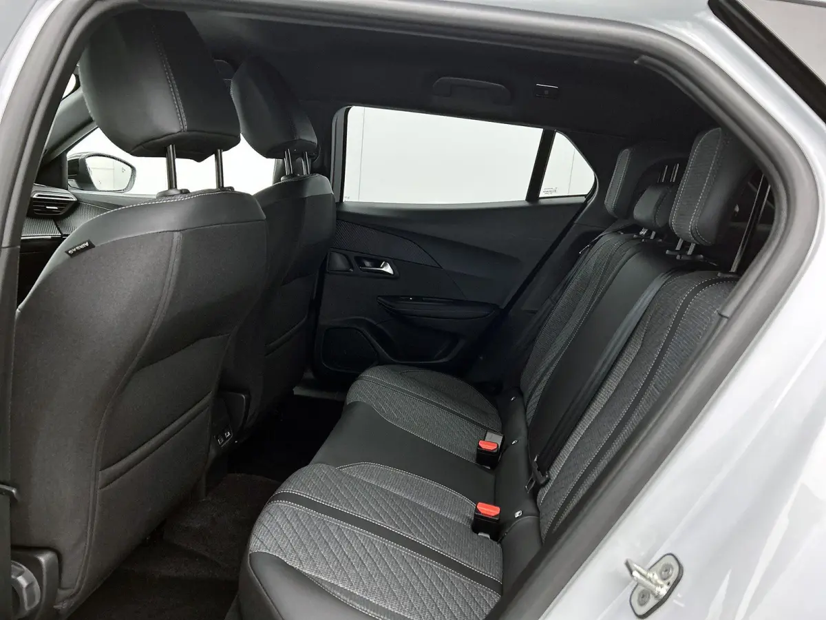 EV Allure Avantage 54 kWh 156pk Automaat | Navigatie | Camera Voor + Achter | Adaptieve Cruise Control | Climate Control | 17"LMV | LED | Dodehoekdetectie | Apple Carplay/Android Auto |