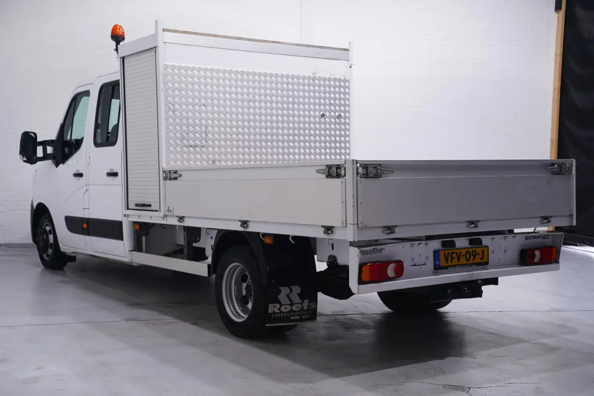 2.3 dCi 145 pk Pick Up / Open Laadbak 6-Zits Airco, Trekhaak 3.500 kg, LxBxH 245x208x38 cm