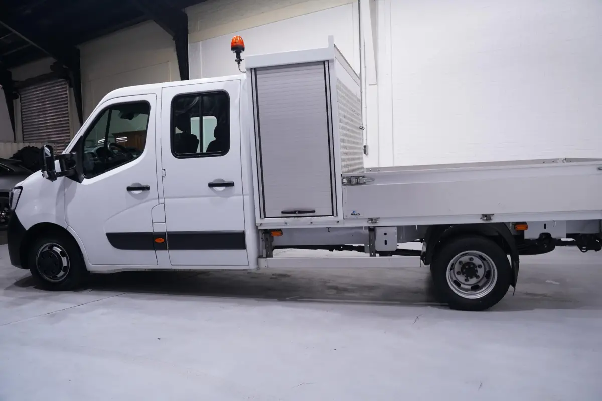 2.3 dCi 145 pk Pick Up / Open Laadbak 6-Zits Airco, Trekhaak 3.500 kg, LxBxH 245x208x38 cm