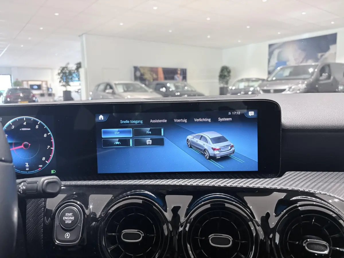 180 Business Solution Airco | Autonomous Emergency Braking | Cruise Control | Keyless Start | LED Koplampen | Lichtmetalen Velgen 16'' | Parkeer Assistent | Parkeersensor Voor en Achter | Re