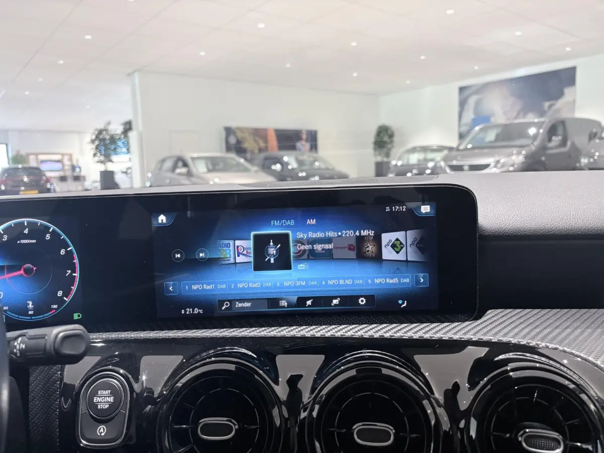 180 Business Solution Airco | Autonomous Emergency Braking | Cruise Control | Keyless Start | LED Koplampen | Lichtmetalen Velgen 16'' | Parkeer Assistent | Parkeersensor Voor en Achter | Re