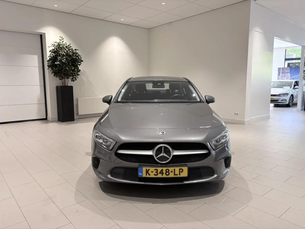180 Business Solution Airco | Autonomous Emergency Braking | Cruise Control | Keyless Start | LED Koplampen | Lichtmetalen Velgen 16'' | Parkeer Assistent | Parkeersensor Voor en Achter | Re