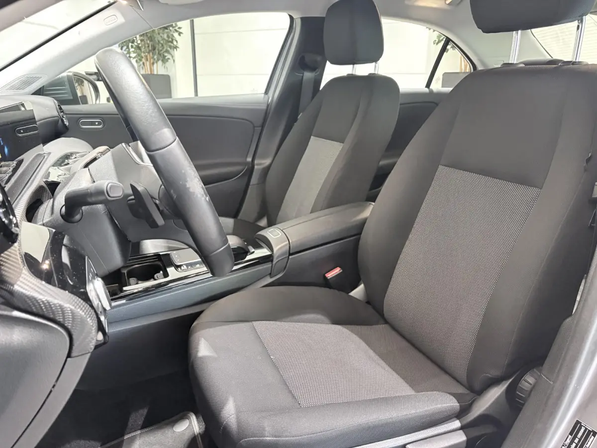 180 Business Solution Airco | Autonomous Emergency Braking | Cruise Control | Keyless Start | LED Koplampen | Lichtmetalen Velgen 16'' | Parkeer Assistent | Parkeersensor Voor en Achter | Re