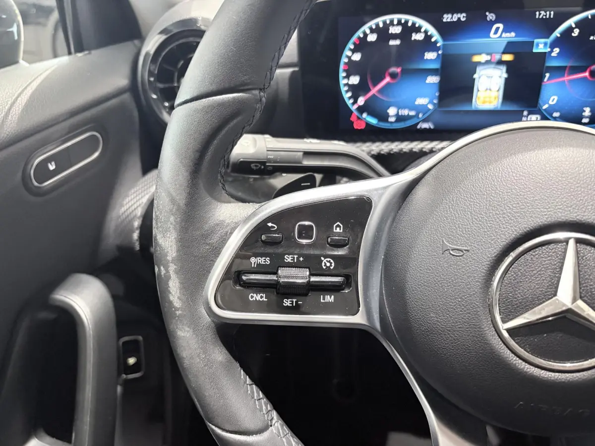 180 Business Solution Airco | Autonomous Emergency Braking | Cruise Control | Keyless Start | LED Koplampen | Lichtmetalen Velgen 16'' | Parkeer Assistent | Parkeersensor Voor en Achter | Re