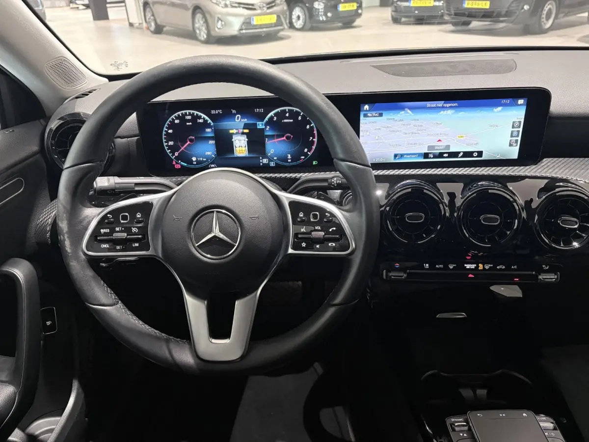 180 Business Solution Airco | Autonomous Emergency Braking | Cruise Control | Keyless Start | LED Koplampen | Lichtmetalen Velgen 16'' | Parkeer Assistent | Parkeersensor Voor en Achter | Re
