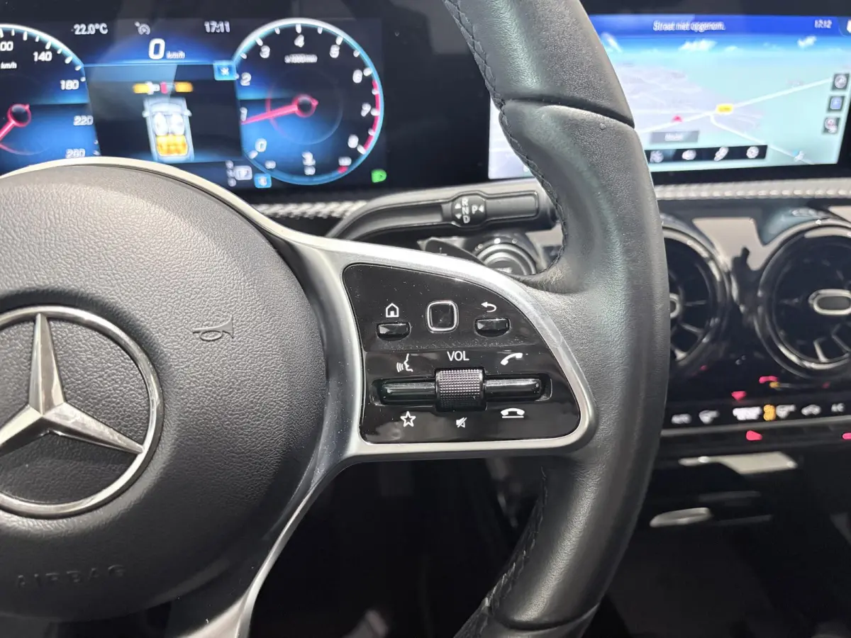 180 Business Solution Airco | Autonomous Emergency Braking | Cruise Control | Keyless Start | LED Koplampen | Lichtmetalen Velgen 16'' | Parkeer Assistent | Parkeersensor Voor en Achter | Re