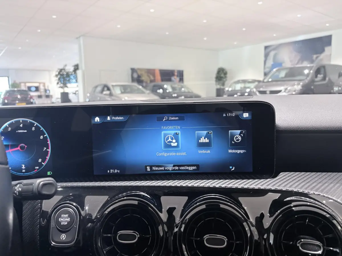 180 Business Solution Airco | Autonomous Emergency Braking | Cruise Control | Keyless Start | LED Koplampen | Lichtmetalen Velgen 16'' | Parkeer Assistent | Parkeersensor Voor en Achter | Re