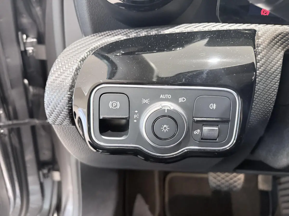 180 Business Solution Airco | Autonomous Emergency Braking | Cruise Control | Keyless Start | LED Koplampen | Lichtmetalen Velgen 16'' | Parkeer Assistent | Parkeersensor Voor en Achter | Re
