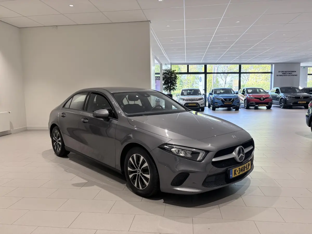 180 Business Solution Airco | Autonomous Emergency Braking | Cruise Control | Keyless Start | LED Koplampen | Lichtmetalen Velgen 16'' | Parkeer Assistent | Parkeersensor Voor en Achter | Re