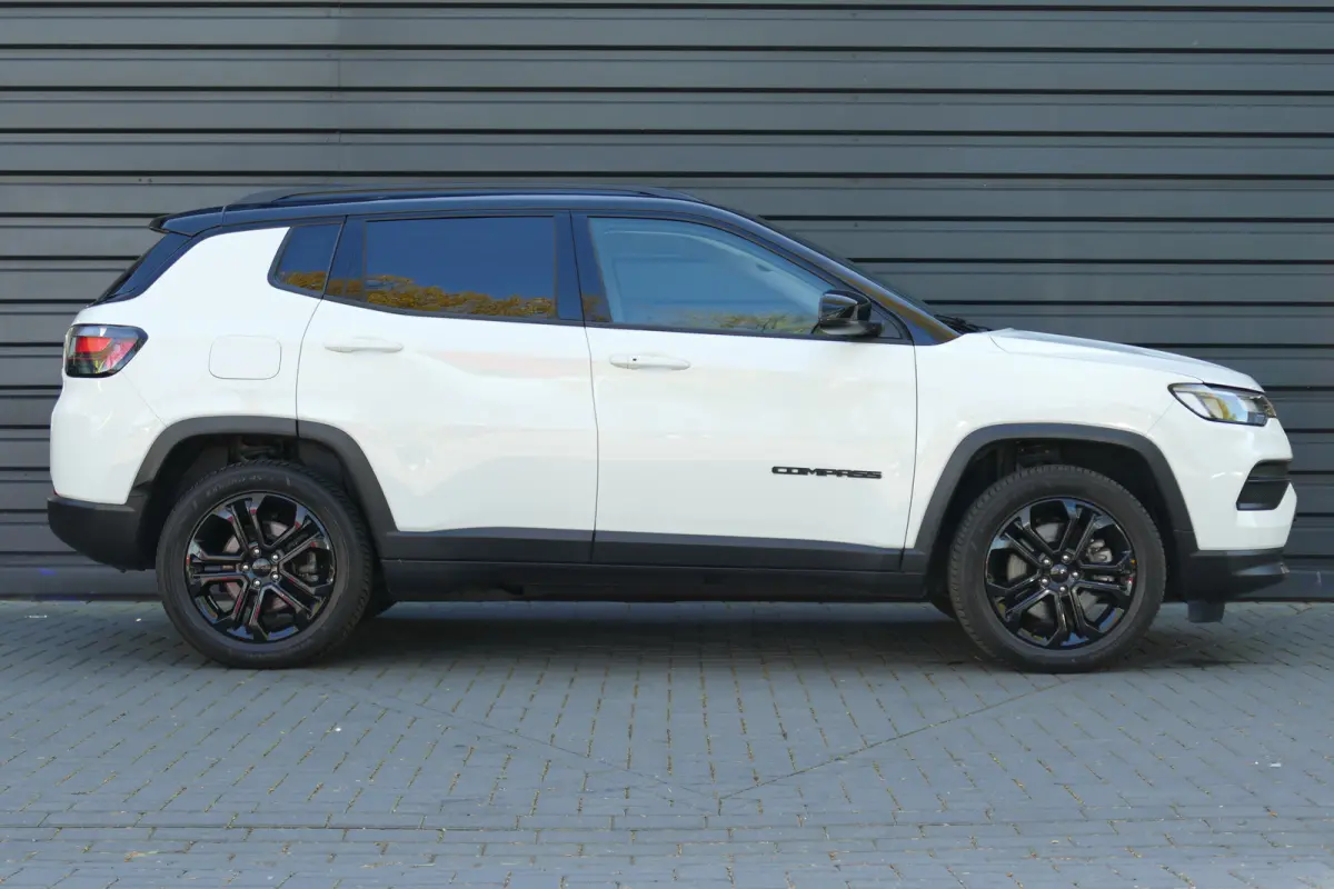 4xe 240 PLUG-IN HYBRID UPLAND AUTOMAAT / NAVI / CLIMA / 18" LMV / CAMERA / FULL-LED / KEYLESS / STOELVERWARMING / BLUETOOTH / ADAPT. CRUISECONTROL / 1E EIGENAAR / SCHITTERENDE STAAT !!