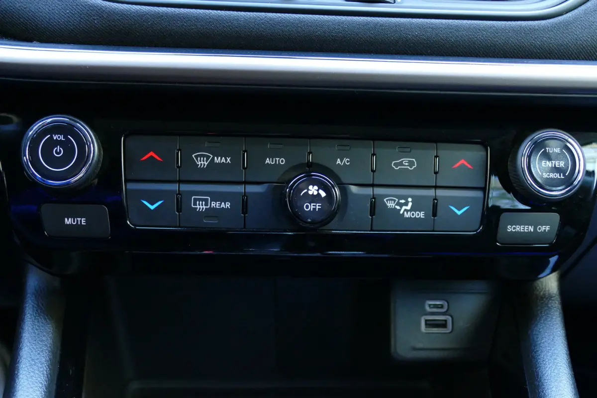 4xe 240 PLUG-IN HYBRID UPLAND AUTOMAAT / NAVI / CLIMA / 18" LMV / CAMERA / FULL-LED / KEYLESS / STOELVERWARMING / BLUETOOTH / ADAPT. CRUISECONTROL / 1E EIGENAAR / SCHITTERENDE STAAT !!