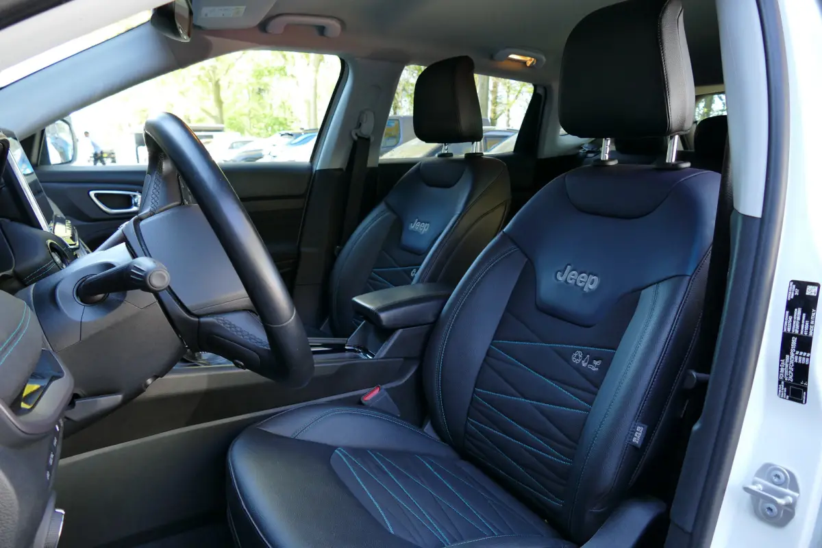 4xe 240 PLUG-IN HYBRID UPLAND AUTOMAAT / NAVI / CLIMA / 18" LMV / CAMERA / FULL-LED / KEYLESS / STOELVERWARMING / BLUETOOTH / ADAPT. CRUISECONTROL / 1E EIGENAAR / SCHITTERENDE STAAT !!