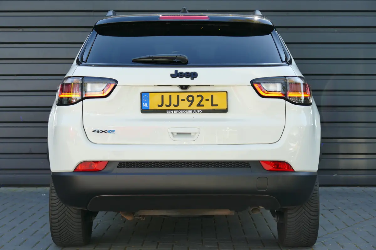 4xe 240 PLUG-IN HYBRID UPLAND AUTOMAAT / NAVI / CLIMA / 18" LMV / CAMERA / FULL-LED / KEYLESS / STOELVERWARMING / BLUETOOTH / ADAPT. CRUISECONTROL / 1E EIGENAAR / SCHITTERENDE STAAT !!