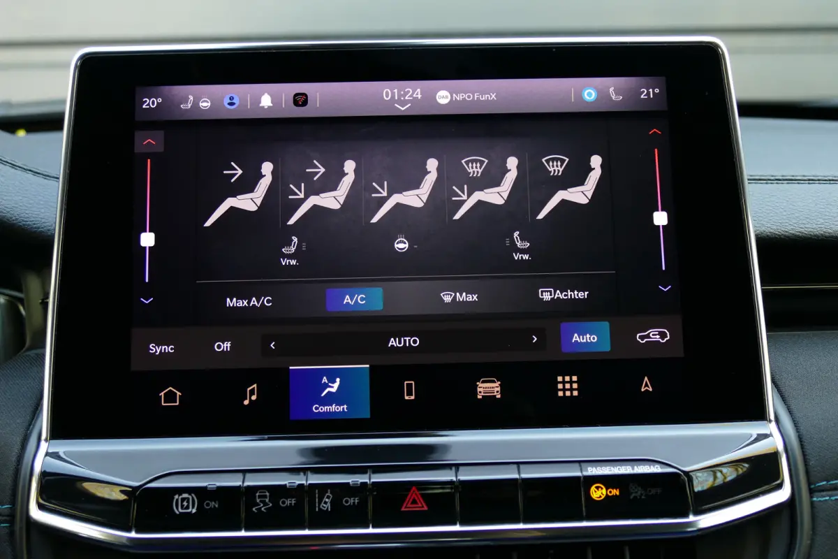 4xe 240 PLUG-IN HYBRID UPLAND AUTOMAAT / NAVI / CLIMA / 18" LMV / CAMERA / FULL-LED / KEYLESS / STOELVERWARMING / BLUETOOTH / ADAPT. CRUISECONTROL / 1E EIGENAAR / SCHITTERENDE STAAT !!