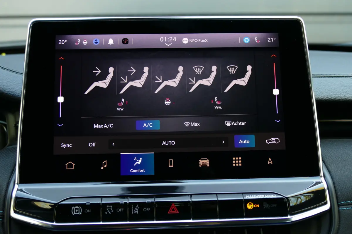 4xe 240 PLUG-IN HYBRID UPLAND AUTOMAAT / NAVI / CLIMA / 18" LMV / CAMERA / FULL-LED / KEYLESS / STOELVERWARMING / BLUETOOTH / ADAPT. CRUISECONTROL / 1E EIGENAAR / SCHITTERENDE STAAT !!