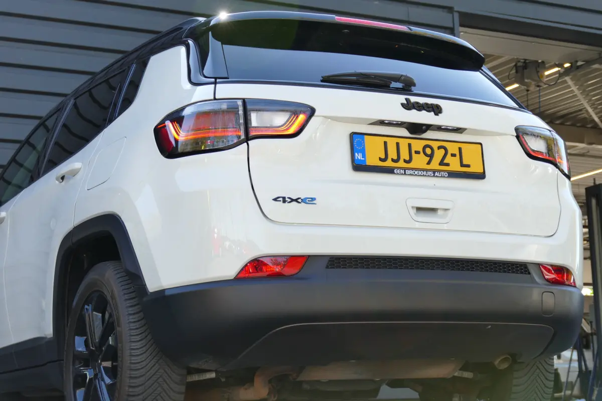 4xe 240 PLUG-IN HYBRID UPLAND AUTOMAAT / NAVI / CLIMA / 18" LMV / CAMERA / FULL-LED / KEYLESS / STOELVERWARMING / BLUETOOTH / ADAPT. CRUISECONTROL / 1E EIGENAAR / SCHITTERENDE STAAT !!