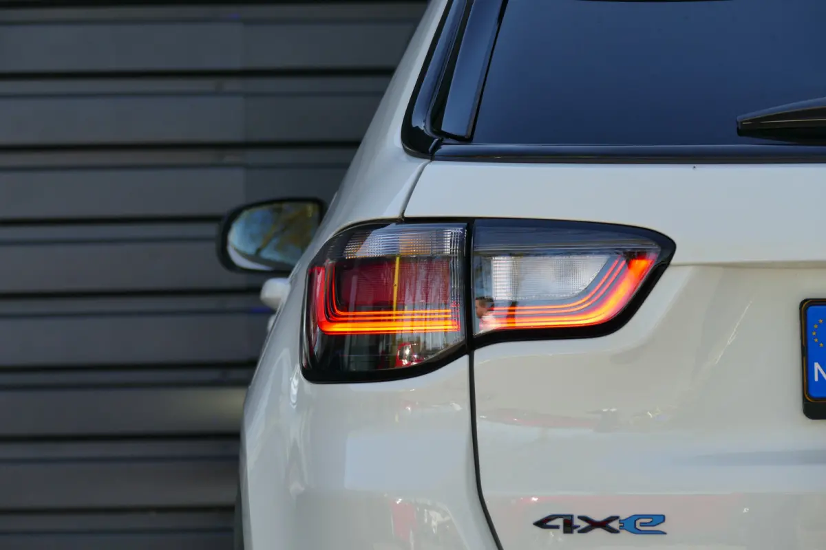 4xe 240 PLUG-IN HYBRID UPLAND AUTOMAAT / NAVI / CLIMA / 18" LMV / CAMERA / FULL-LED / KEYLESS / STOELVERWARMING / BLUETOOTH / ADAPT. CRUISECONTROL / 1E EIGENAAR / SCHITTERENDE STAAT !!