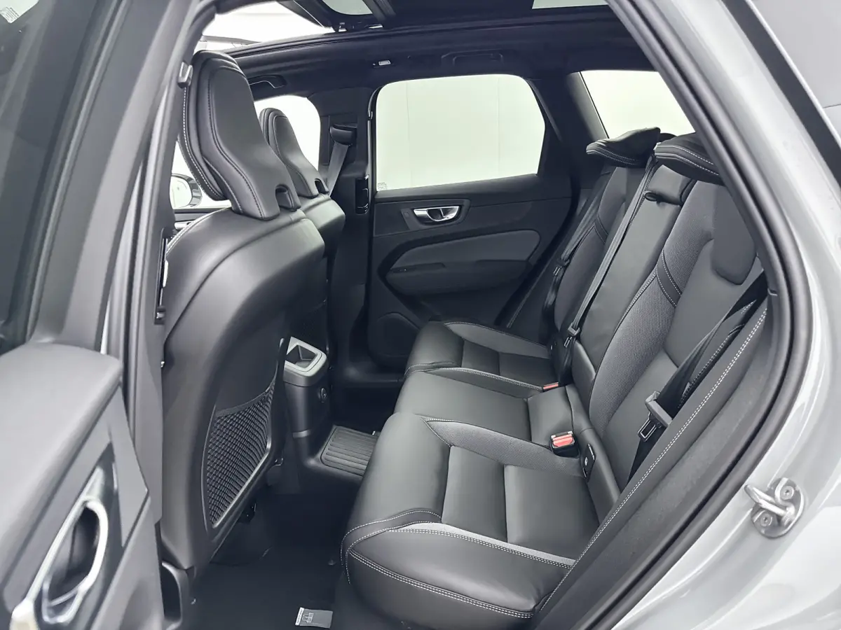 T6 Recharge Ultra Black Edition | 21" | Luchtvering | Head-Up | Panoramadak | Harman Kardon | Leder Dashboard | 360 Camera | Elektr. verst. Stoelen | Full LED