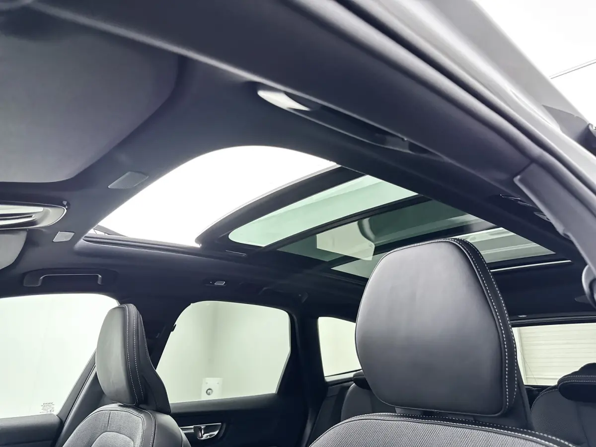 T6 Recharge Ultra Black Edition | 21" | Luchtvering | Head-Up | Panoramadak | Harman Kardon | Leder Dashboard | 360 Camera | Elektr. verst. Stoelen | Full LED