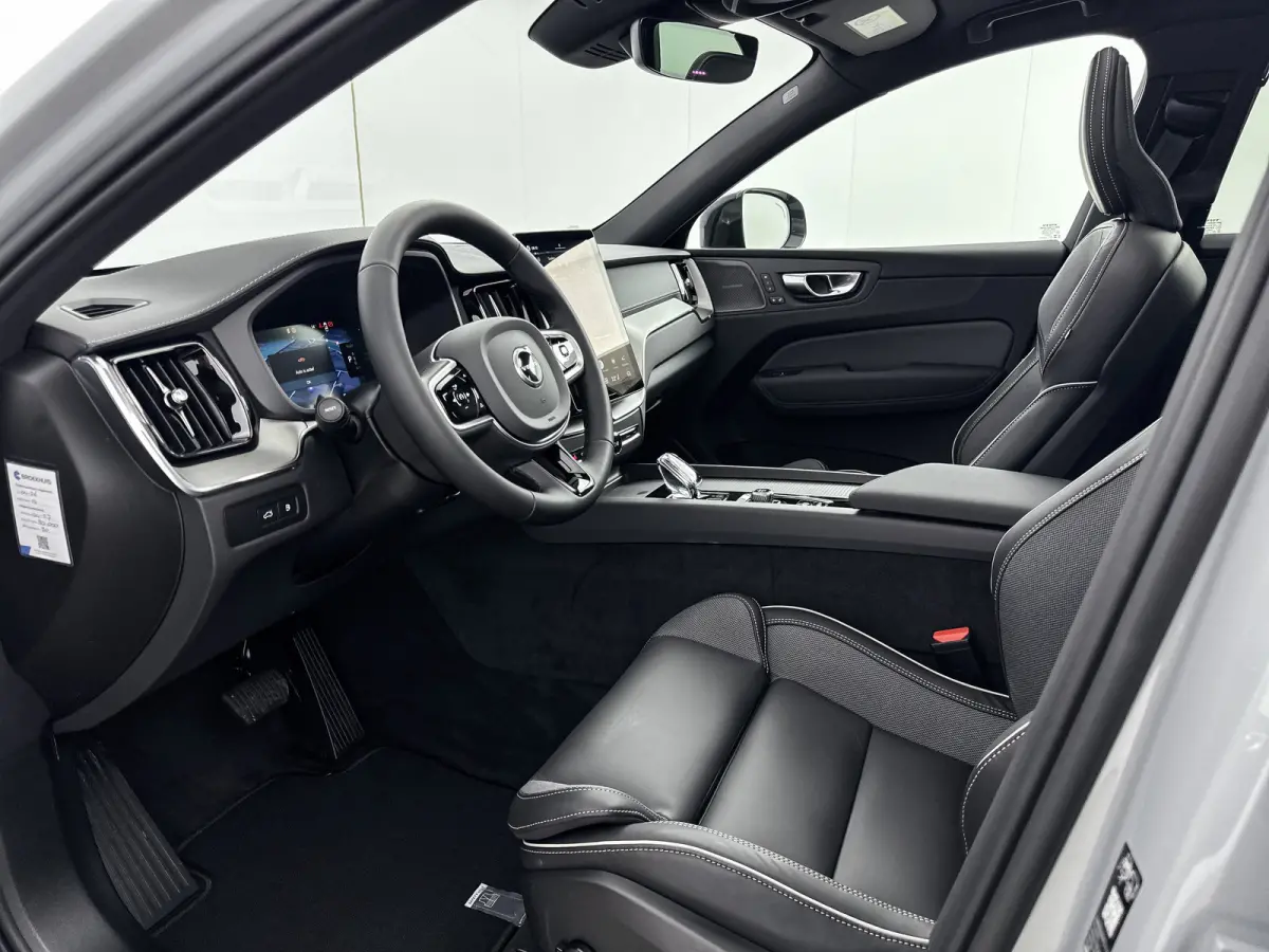 T6 Recharge Ultra Black Edition | 21" | Luchtvering | Head-Up | Panoramadak | Harman Kardon | Leder Dashboard | 360 Camera | Elektr. verst. Stoelen | Full LED