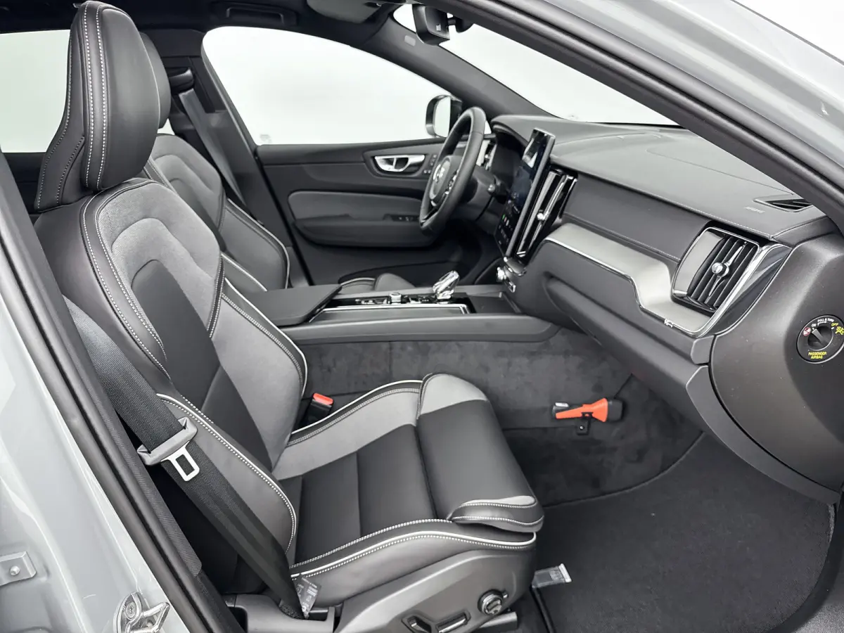 T6 Recharge Ultra Black Edition | 21" | Luchtvering | Head-Up | Panoramadak | Harman Kardon | Leder Dashboard | 360 Camera | Elektr. verst. Stoelen | Full LED