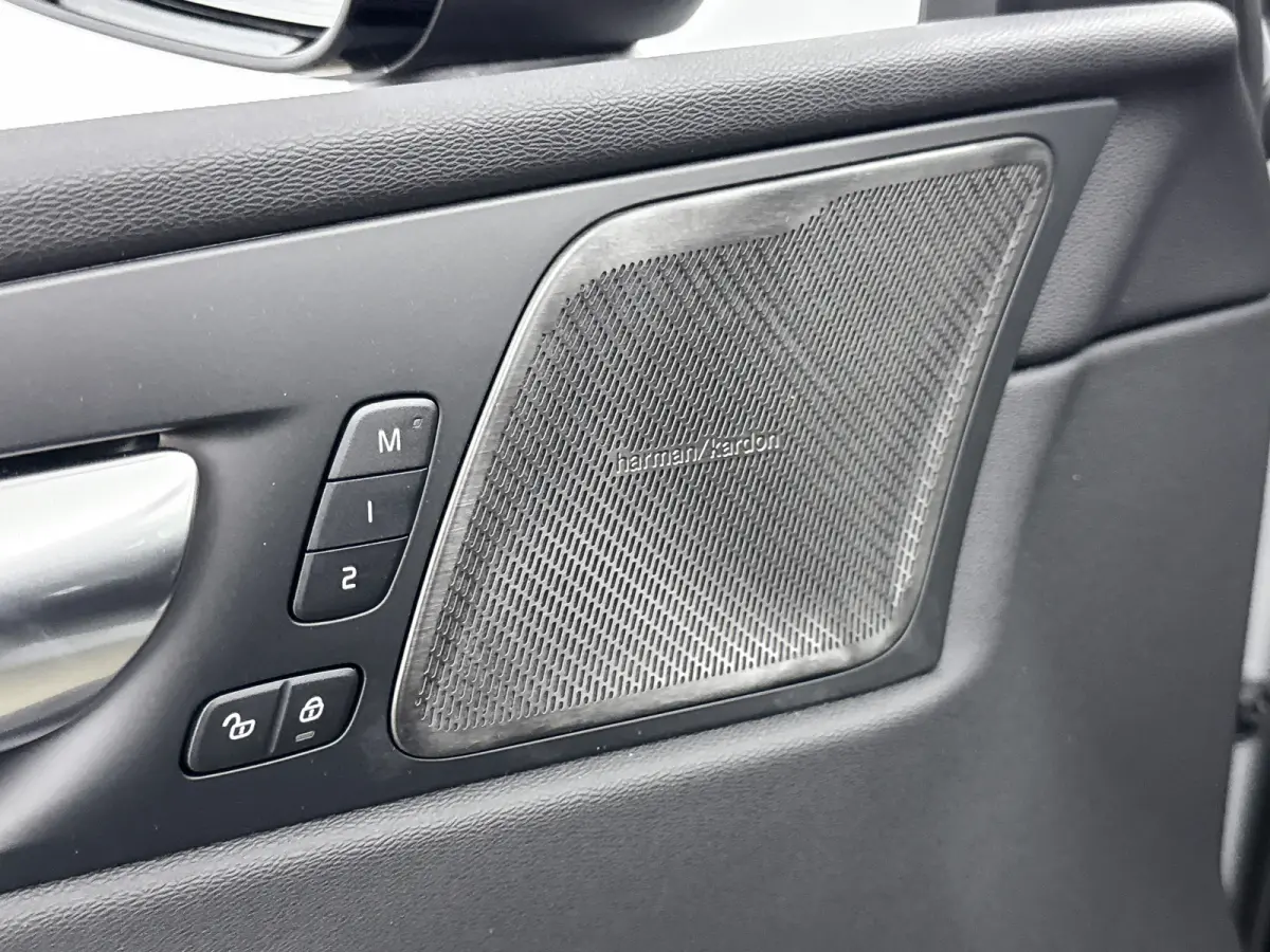 T6 Recharge Ultra Black Edition | 21" | Luchtvering | Head-Up | Panoramadak | Harman Kardon | Leder Dashboard | 360 Camera | Elektr. verst. Stoelen | Full LED