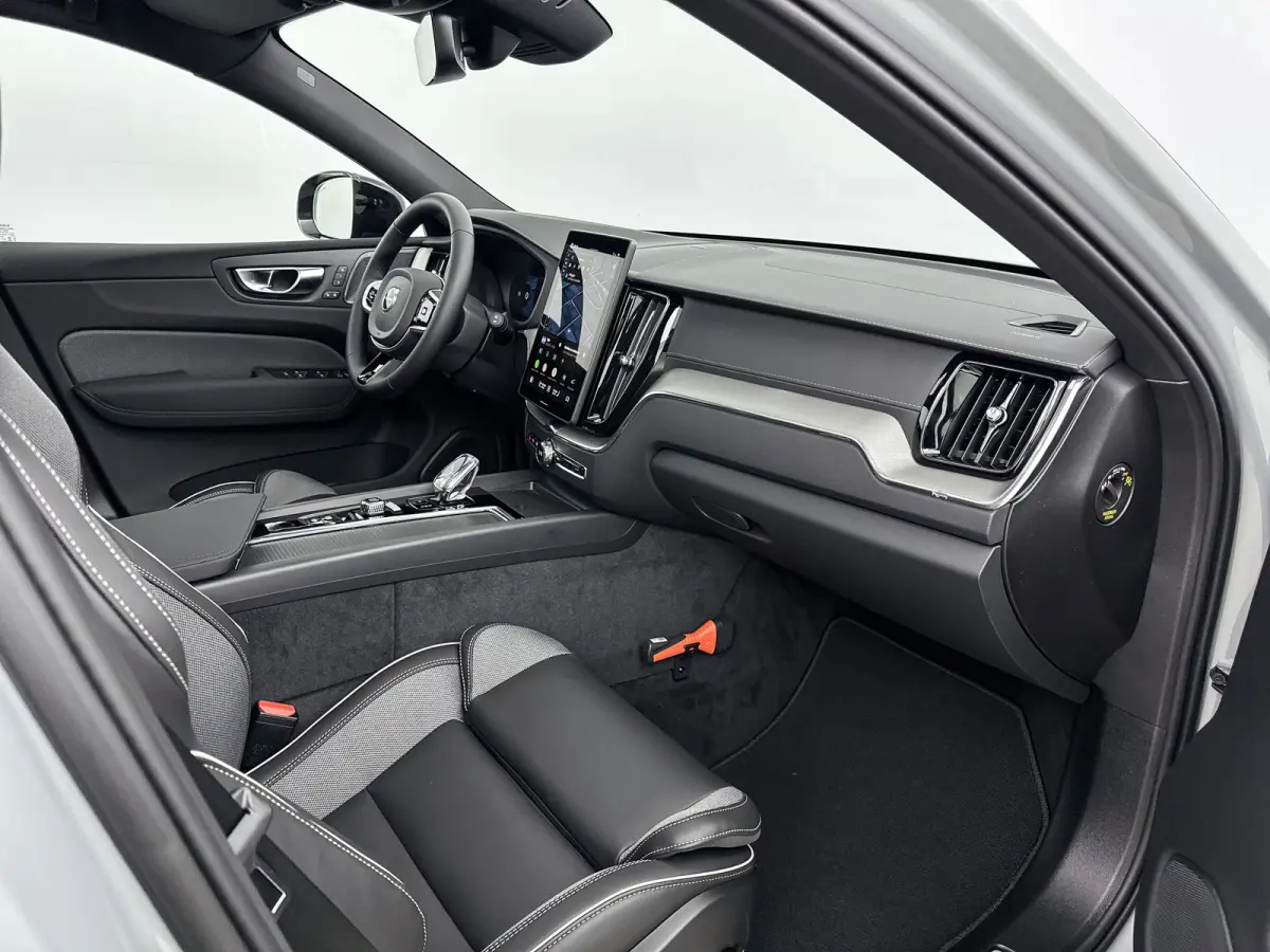T6 Recharge Ultra Black Edition | 21" | Luchtvering | Head-Up | Panoramadak | Harman Kardon | Leder Dashboard | 360 Camera | Elektr. verst. Stoelen | Full LED