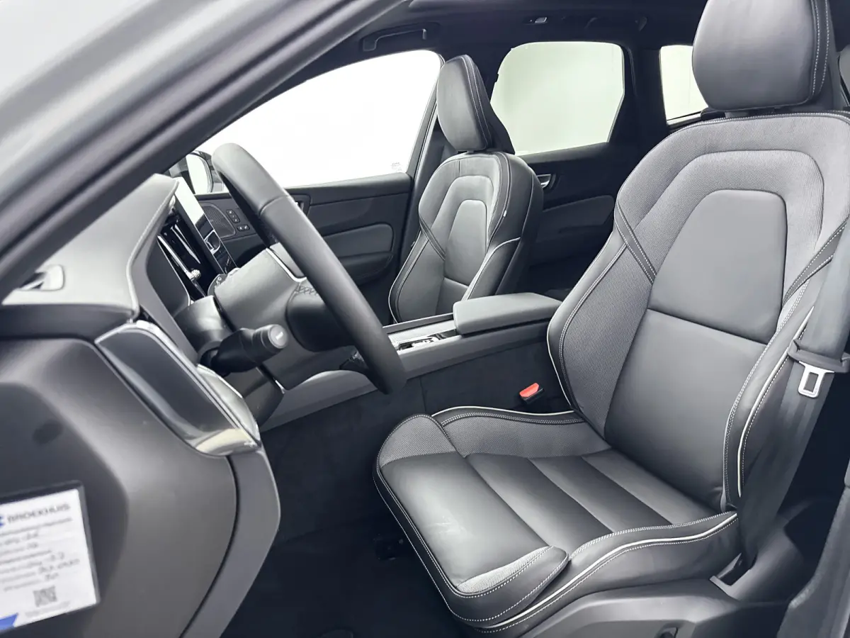 T6 Recharge Ultra Black Edition | 21" | Luchtvering | Head-Up | Panoramadak | Harman Kardon | Leder Dashboard | 360 Camera | Elektr. verst. Stoelen | Full LED