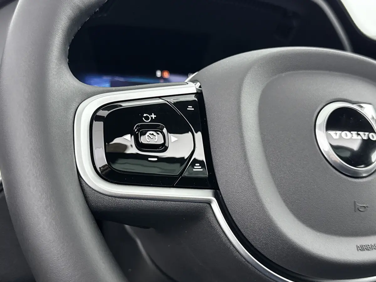 T6 Recharge Ultra Black Edition | 21" | Luchtvering | Head-Up | Panoramadak | Harman Kardon | Leder Dashboard | 360 Camera | Elektr. verst. Stoelen | Full LED