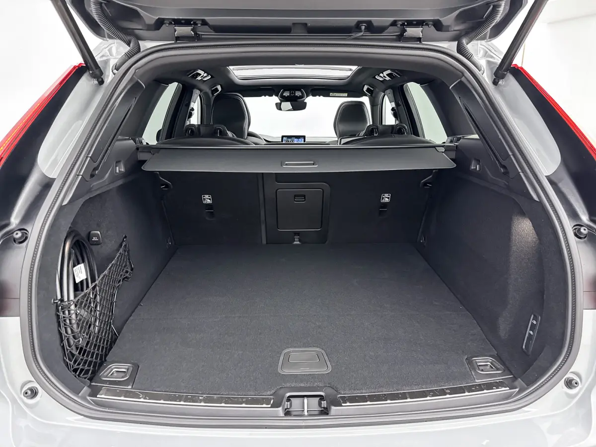 T6 Recharge Ultra Black Edition | 21" | Luchtvering | Head-Up | Panoramadak | Harman Kardon | Leder Dashboard | 360 Camera | Elektr. verst. Stoelen | Full LED