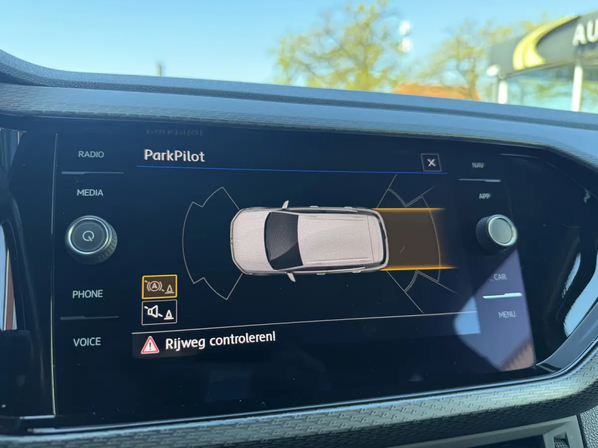 1.0 TSI Style R-Line. | AUTOMAAT | VIRTUAL | BEATS AUDIO | NAVI | KEYLESS |
