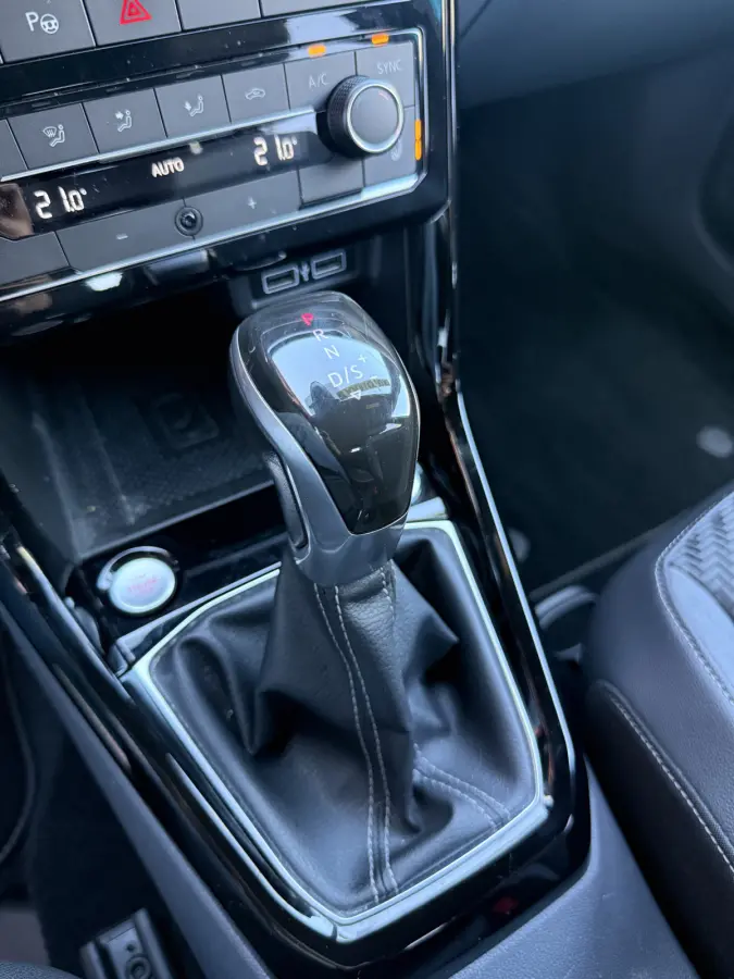 1.0 TSI Style R-Line. | AUTOMAAT | VIRTUAL | BEATS AUDIO | NAVI | KEYLESS |
