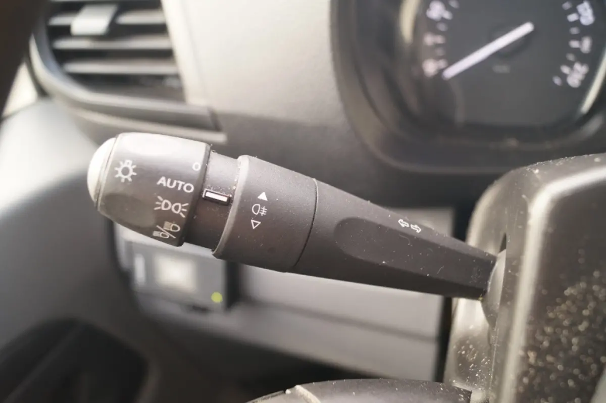 1.5 BlueHDI Standard Premium -NAVI-AIRCO-