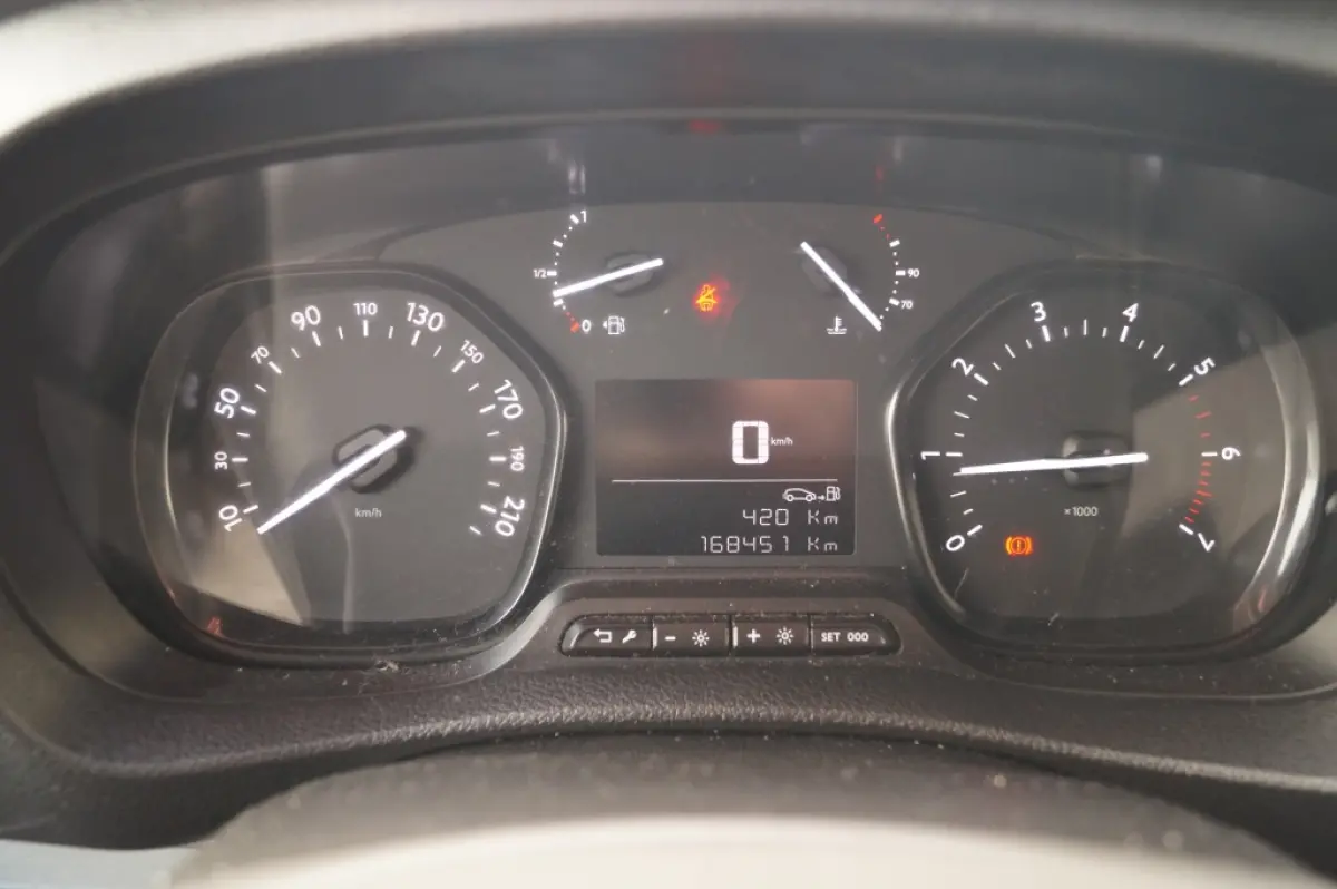 1.5 BlueHDI Standard Premium -NAVI-AIRCO-