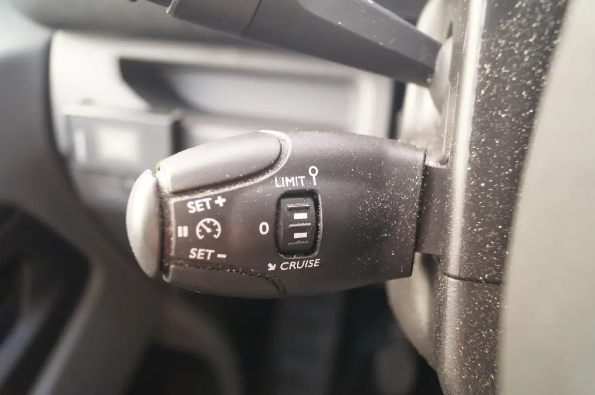 1.5 BlueHDI Standard Premium -NAVI-AIRCO-