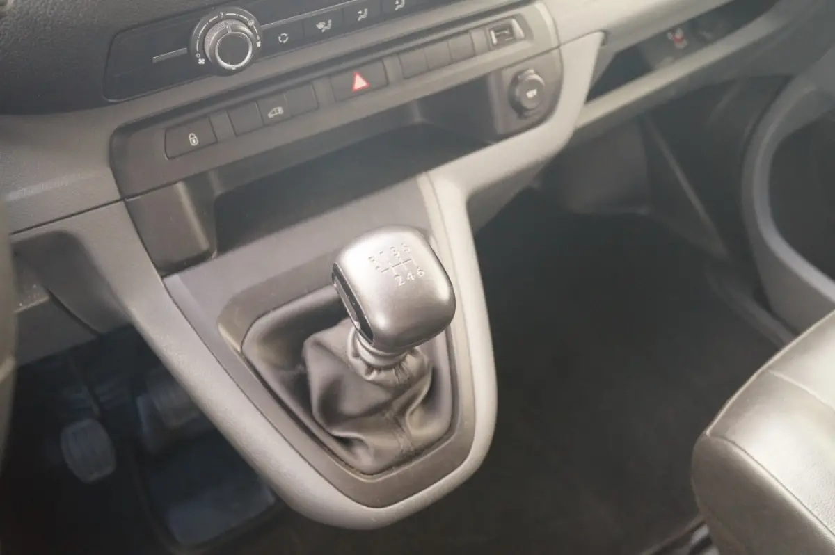 1.5 BlueHDI Standard Premium -NAVI-AIRCO-