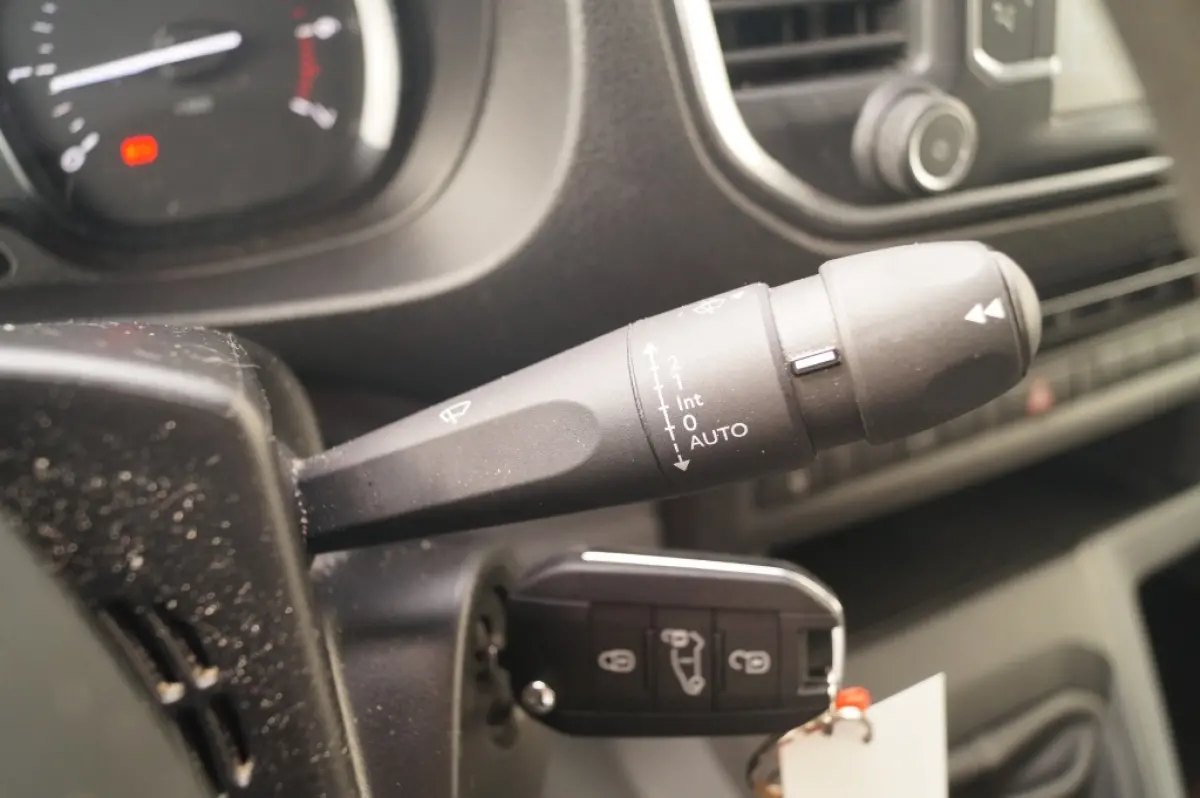 1.5 BlueHDI Standard Premium -NAVI-AIRCO-