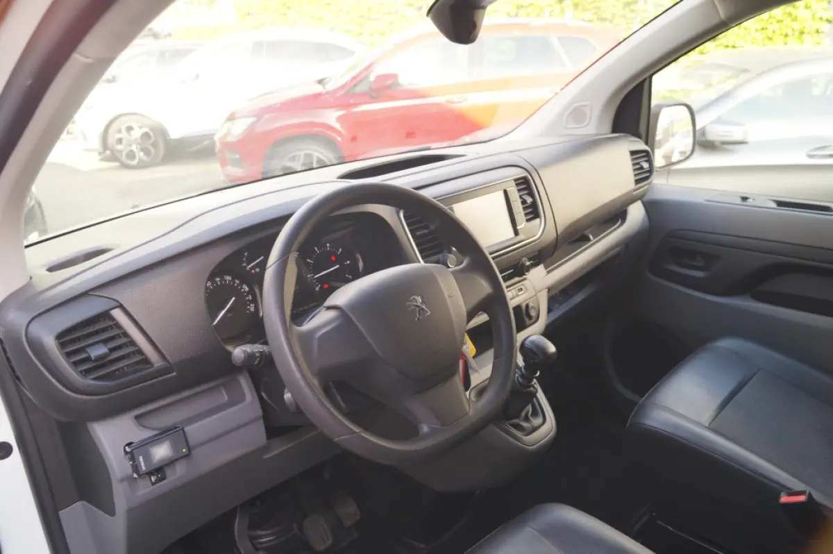 1.5 BlueHDI Standard Premium -NAVI-AIRCO-