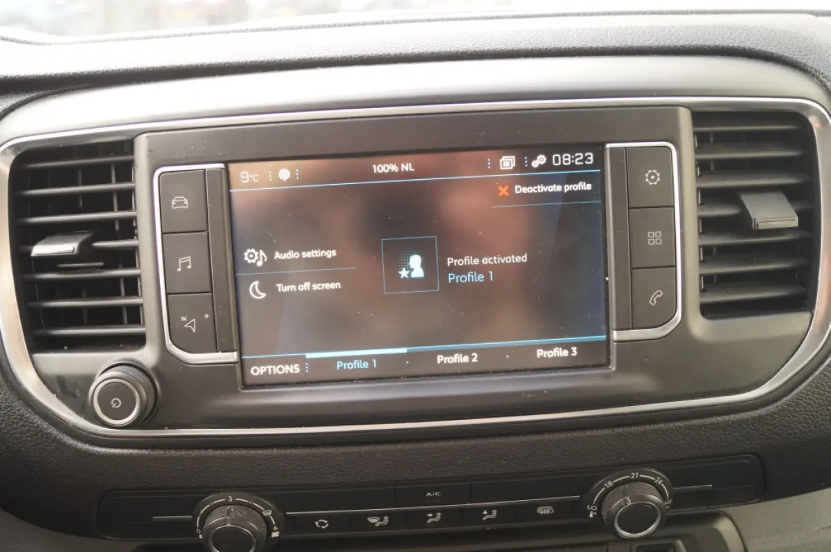 1.5 BlueHDI Standard Premium -NAVI-AIRCO-