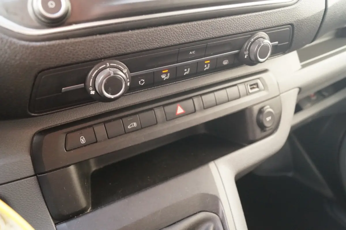 1.5 BlueHDI Standard Premium -NAVI-AIRCO-