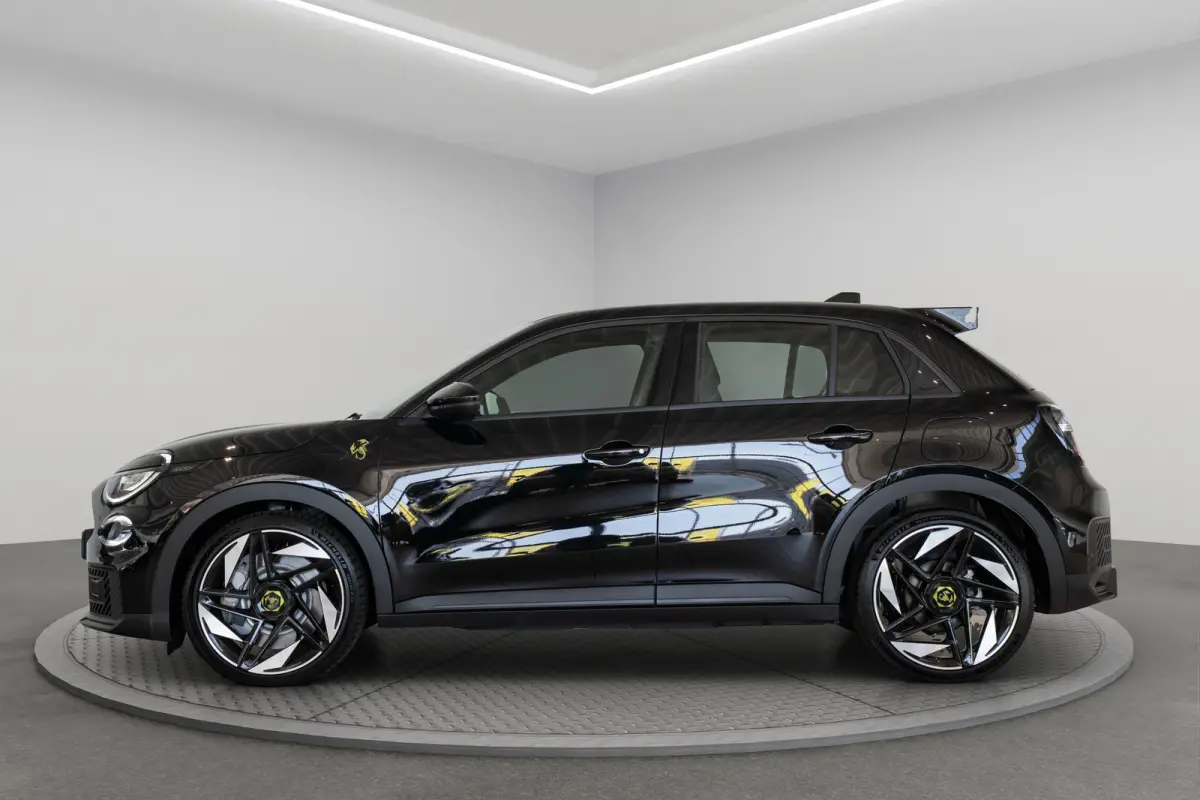 Turismo 54 kWh | 8 Jaar Garantie | 20 Inch Velgen | Apple Carplay & Android Auto | LED | Keyless | Parkeersensoren | Mistlampen |
