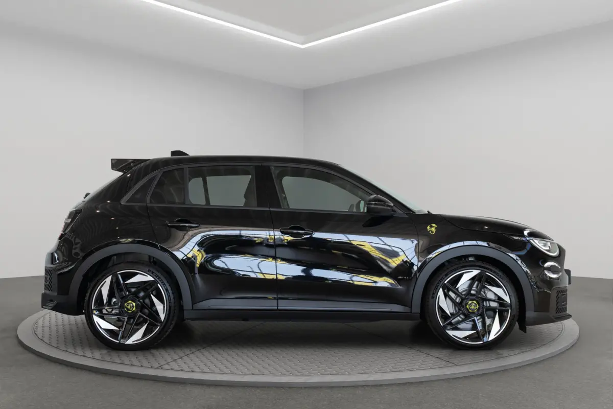 Turismo 54 kWh | 8 Jaar Garantie | 20 Inch Velgen | Apple Carplay & Android Auto | LED | Keyless | Parkeersensoren | Mistlampen |