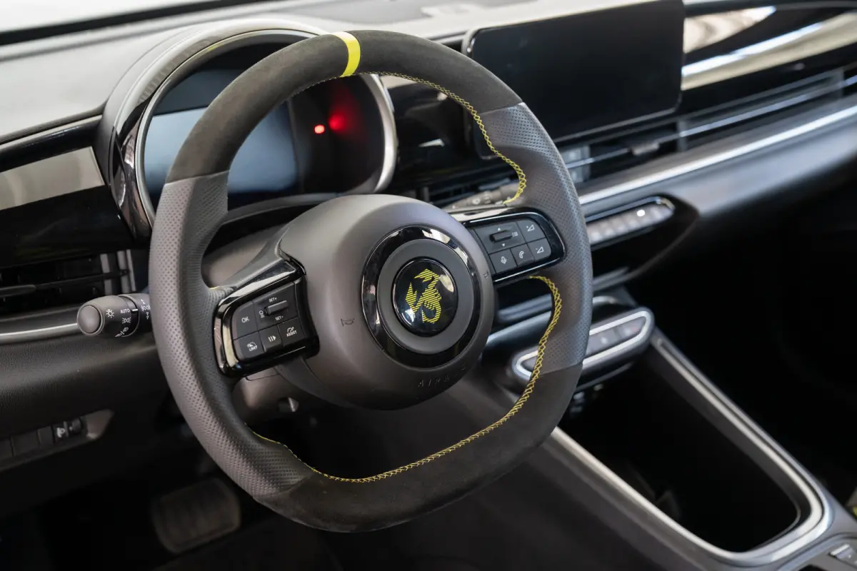 Turismo 54 kWh | 8 Jaar Garantie | 20 Inch Velgen | Apple Carplay & Android Auto | LED | Keyless | Parkeersensoren | Mistlampen |